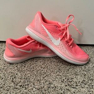 Worn twice - pink and white Nike tennis shoes